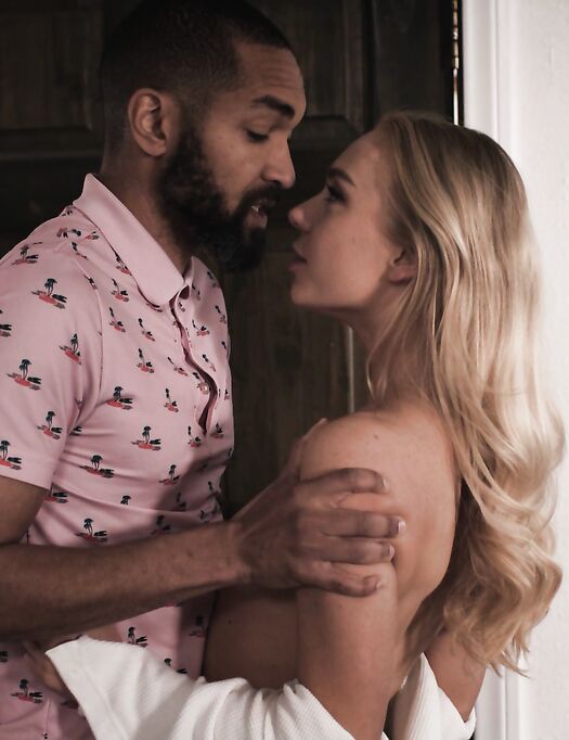 All-natural Blondie Braylin Bailey Can't Get Enough Of BBC