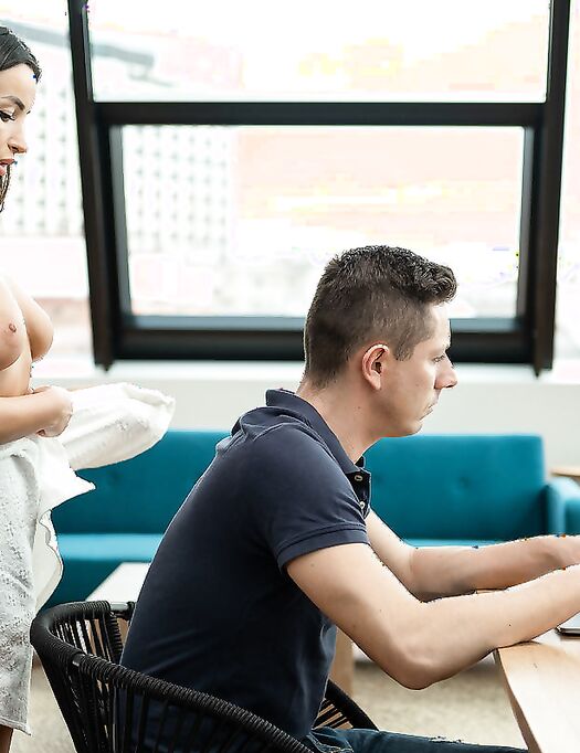 Alyssia Kent Moans In Immense Pleasure While Getting Her Shaved Pussy Drilled