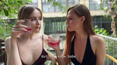 Sesso a tre al primo appuntamento! Lucky Guy scopa due sorellastre di 19 anni!