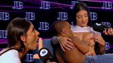 Salome Gil soddisfa le sue fantasie di farsi trapanare la vagina da un nano sexy Juan Bustos Podcast