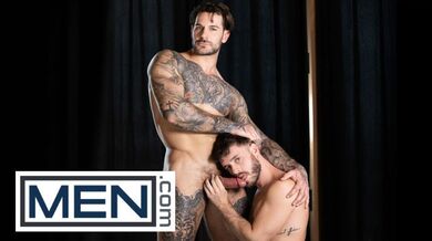 MEN - Papi Kocic piega Manuel Reyes sulla mensola del camino ornata per cerchiargli il culo, poi lo penetra