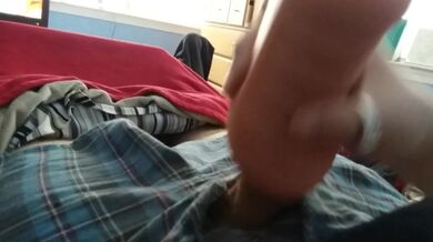 Usando il mio giocattolo grigio Sasha deepthroat