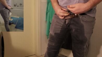 Male Desperation & Wetting - Per favore, lasciami usare il bagno!!