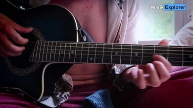 La chitarra ha annoiato, giochiamo con la tua figa invece - Porno per donne