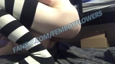 Femboy lotta per prendere il cazzo dei coinquilini e farsi sborrare dentro (video completo + conseguenze su fansly)