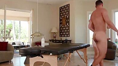 Shemale Gives Massage With Happy Ending