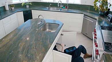 Hot Shemale Getting Plumbers Attention