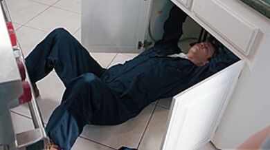 Hot Shemale Getting Plumbers Attention