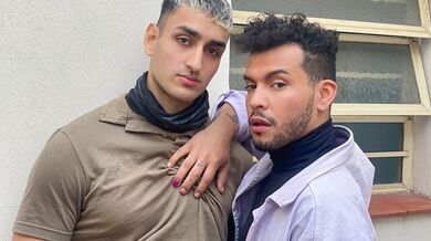 Il fusto argentino seduce il suo caldo tassista dritto con le sue abilità di pompino - DickRides