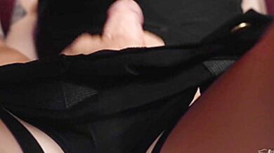 Drake Von In Tattooed Beauty Takes On Heartthrob