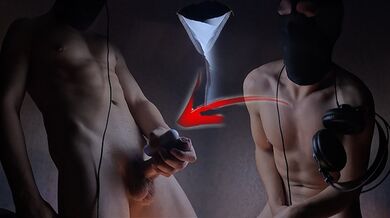 Le GAMBE dell'uomo in forma RIFIUTANO i giocattoli sessuali con ORGASMO POTENTE, SFIDA