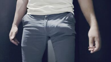 La mia grossa erezione è diventata ingombrante, quindi ho dovuto alleviarla.