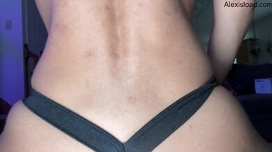 Spogliarellista birichina lap dance si trasforma in un gioco di ruolo MILF che scopa con un dildo