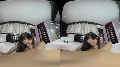 Finding Clothes For My Girlfriend - BigAssLatinaVR