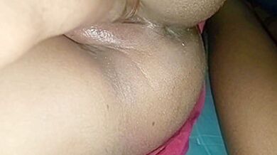 Indian Bhaiya Ne Mausi Ko Chodakar Bur Me Pani Nikal Diya