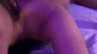 Me cogen muy fuerte que no evito gemir tan duro