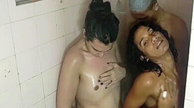 Travestis Amadoras Antes De Tranzar No Banho Matinal Anal 6 Min - Rafa Garcia1 And Wll Pjtx