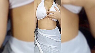 Indian Desi Instagram Model Boobs Showing