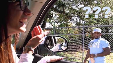 MIA KHALIFA - Visitare il quartiere in cerca di BBC