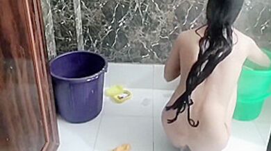 Muslim Girlfriend Made Bathroom Mms Video