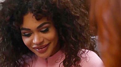 Eva Offers To Masturbate With The Stroker