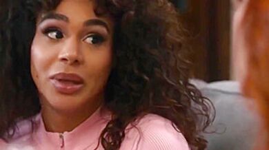 Eva Offers To Masturbate With The Stroker