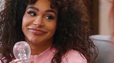 Eva Offers To Masturbate With The Stroker