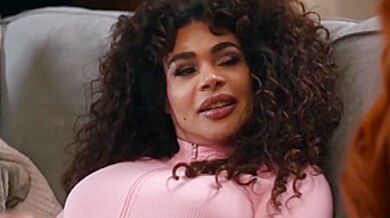 Eva Offers To Masturbate With The Stroker