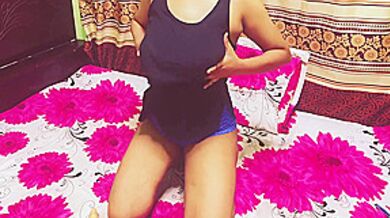 Horny Wife Plays With Lifelike Dildo Feels Just Like The Real Thing!