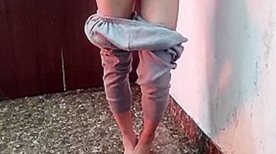 Village Girl Ko Hotel Le Jakar Pel Diya