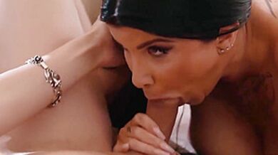 Ariel Demure In Trans Teaching Her Friend Romi