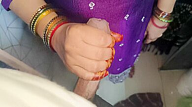 Hot Beautiful Desi Gaon Ki Bhabhi Aur Nadan Devar Full Romantic Sex