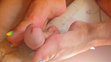 Tanned Stepmom Satisfies Foot Fetishist