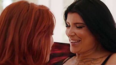 Wet Milf Got Fucked By Horny Shemale