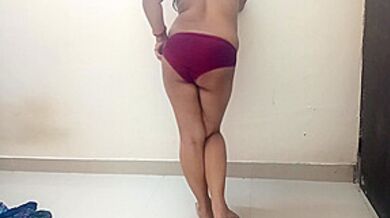 Dolly Bhabhi In Western Look Doing A Cam Show For Her Client