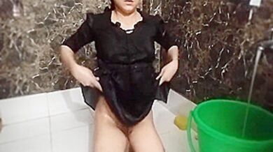 Abbujan Mujhe Bathroom Me Hi Chod Diye3