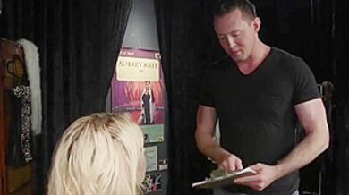 Bombshell Shemale Fucks Her Assistant