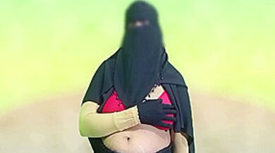 Sunny Leone - Indian Superstar Queen