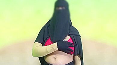 Sunny Leone - Indian Superstar Queen