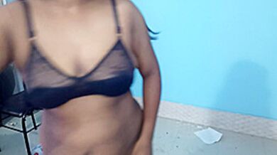 Hot Desi Girl Dancing