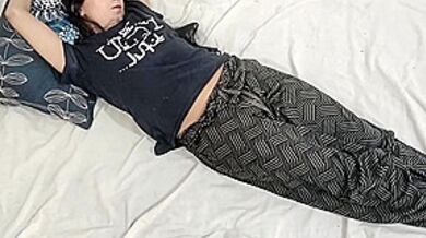 Padosi Ko Galti Se Soyi Hui Me Chod Diya