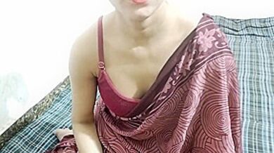 Chachi Ki Big Bobs Daba Daba Kar Pela