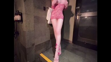 Le migliori grandi tette, gambe lunghe, vestiti sexy in rete, la ragazza diciottenne con un