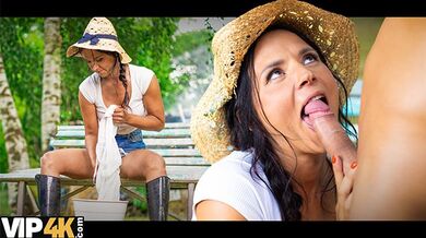 MATURE4K. Sesso pubblico nel villaggio ceco