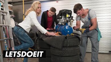 Busty MILF ceca Klara ottiene DP dal figliastro - LETSDOEIT