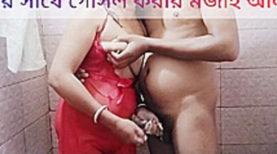 Hot Indian Bhabhi Ki Sat Batroom Me Nahate Nahate Bohud Maja Aaya