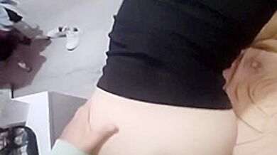 I Go Into My Girlfriends Room And We In Silecio