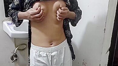 Stepdaughter Ko Bathroom Me Pakad Ke Chod Diya