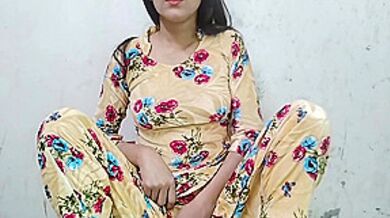 Desi Stepsister Ki Chut Ka Pani Nikal Diya