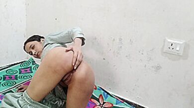 Padosan Ko Ghr Me Ghus Kar Jabar Dasti Pakad Ke Chod Diya